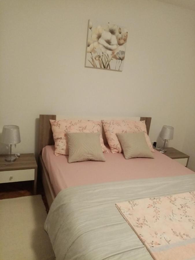 Park Apartment Pridraga Bagian luar foto