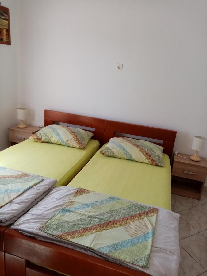 Park Apartment Pridraga Bagian luar foto