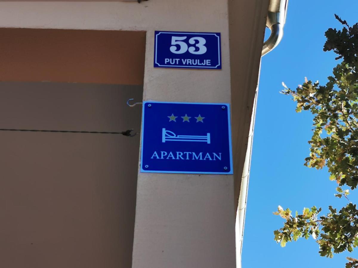 Park Apartment Pridraga Bagian luar foto